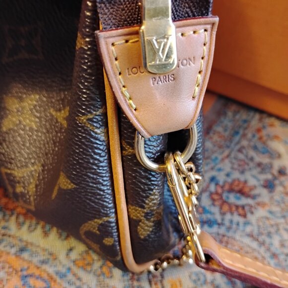 Eva Monogram Clutch with original strap - Picture 5 of 14